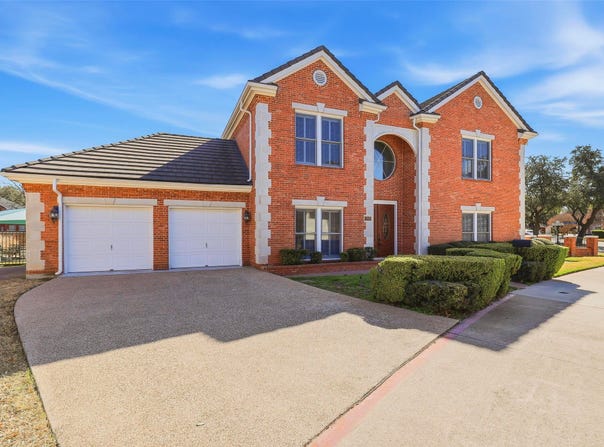 5949 River Bend Drive, Benbrook, TX 76132