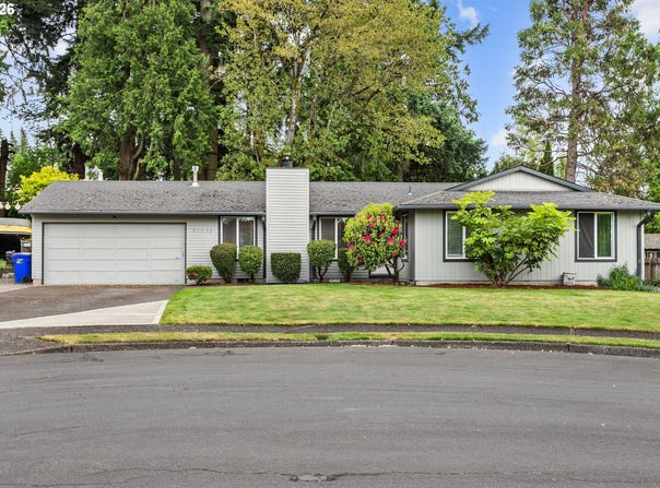 21532 SE ALDER St, Gresham, OR 97030