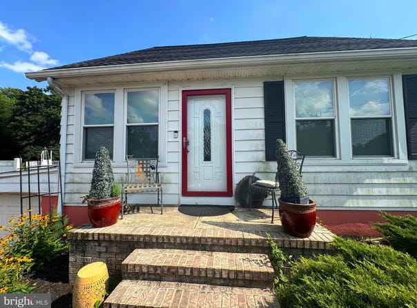152 E 7TH STREET, BURLINGTON, NJ 08016