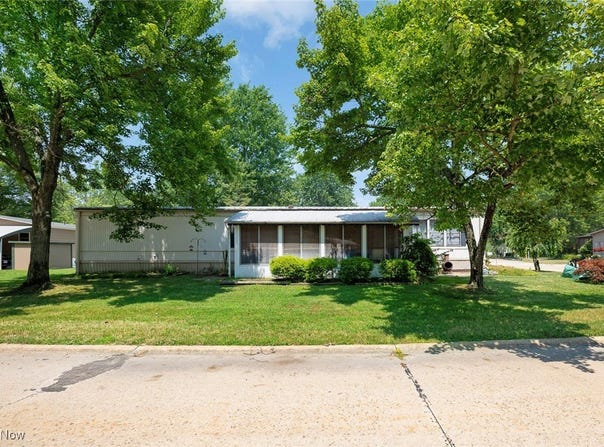 1 Overland Drive, Olmsted Twp, OH 44138