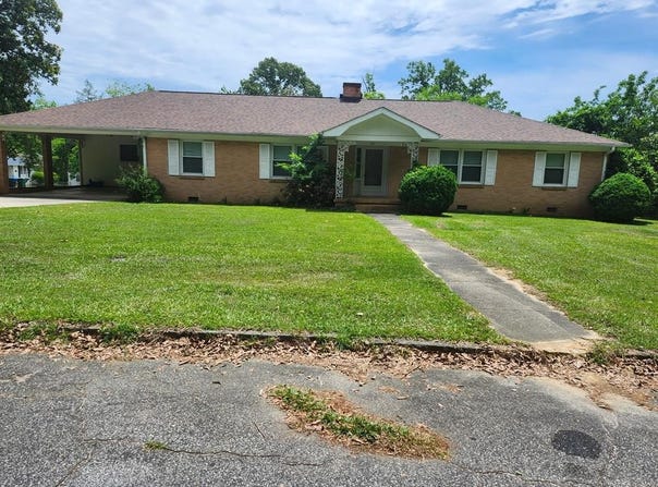 102 S Dargan Av, Greenwood, SC 29646