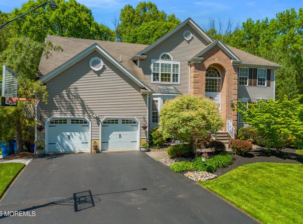 52 Spruce Meadows Drive, Monroe, NJ 08831