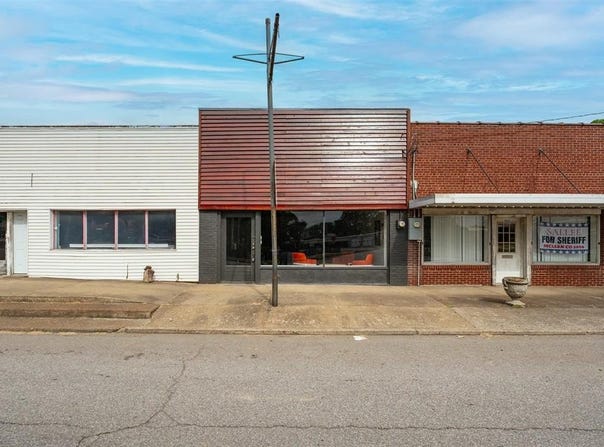 166 Main St., Calhoun, KY 42327