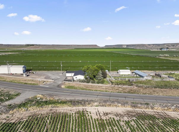 146 N Hammett Hill Rd, Hammett, ID 83627