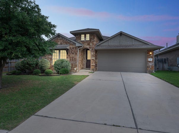 140 W Highfield ST, Hutto, TX 78634