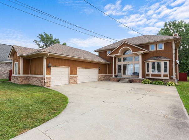 32424 Robeson Street, Saint Clair Shores, MI 48082
