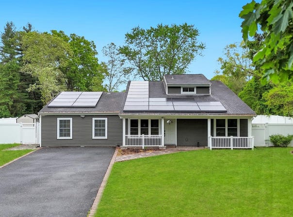 4 Hale Lane, Coram, NY 11727