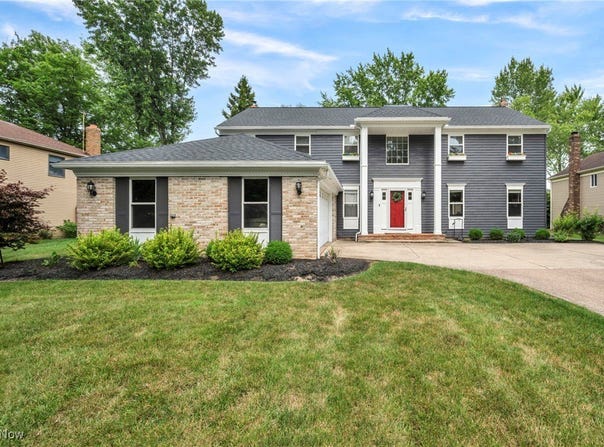 2819 Southwood Drive, Westlake, OH 44145