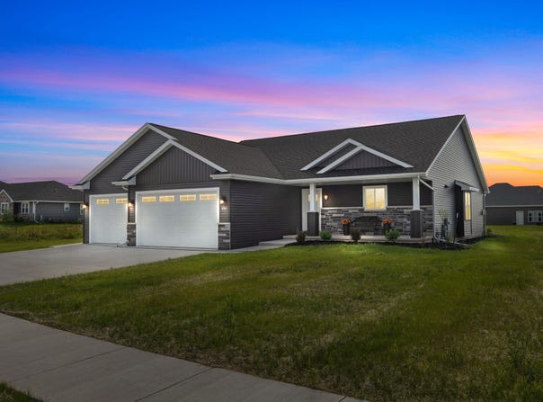5702 N YOSEMITE Lane, APPLETON, WI 54913