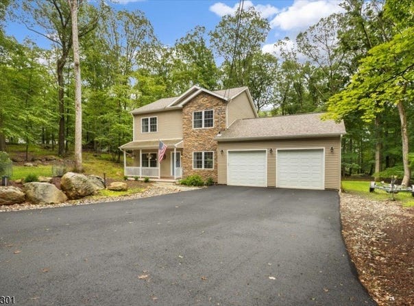 4 Kisling Ave, Hopatcong Boro, NJ 07843-1922