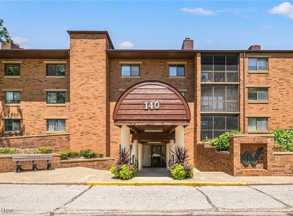 140 Fox Hollow Drive unit: 206C, Mayfield Heights, OH 44124