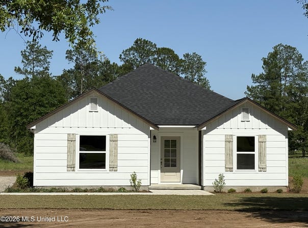 124 Albert Davis Road, Lucedale, MS 39452