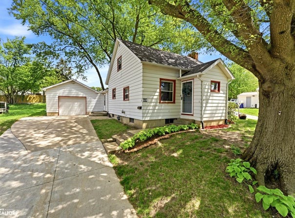 608 S Ave B, Washington, IA 52353
