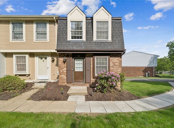 212 Shadowlawn Cir, Whitehall, PA 15236