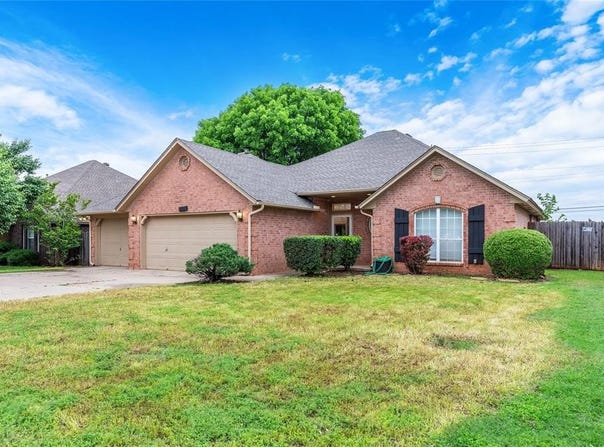 2617 Tracys Terrace, Edmond, OK 73013