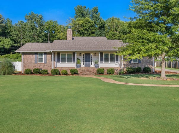 109 A C Curry, Muscle Shoals, AL 35661