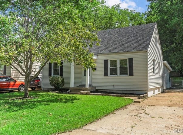 3724 Gordon Avenue, St John, MO 63114