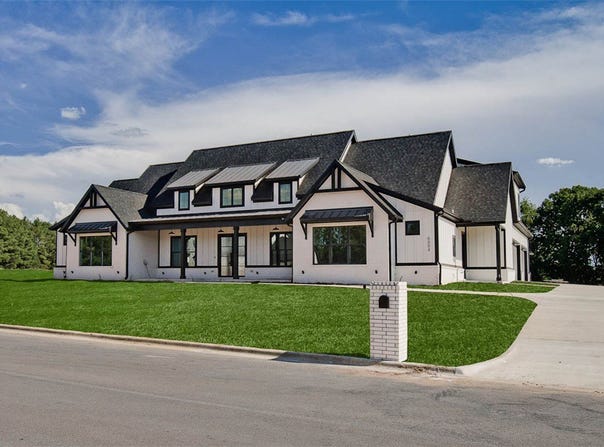 6004 Chief Martinez Lane, Rogers, AR 72756