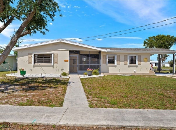 128 Rodgers Avenue NE, Port Charlotte, FL 33952