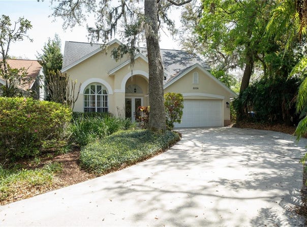 2206 GREEN OAKS LANE, TAMPA, FL 33612
