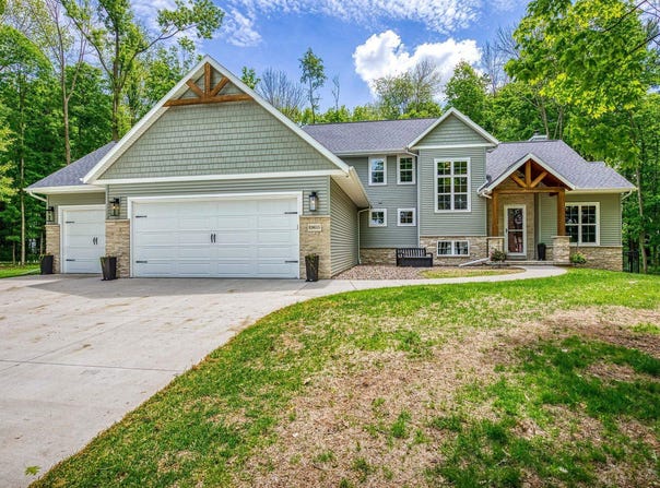E9615 WOODS EDGE Drive, FREMONT, WI 54940