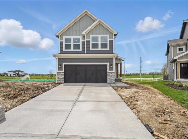 8728 SW Edgewater Drive, Blue Springs, MO 64064