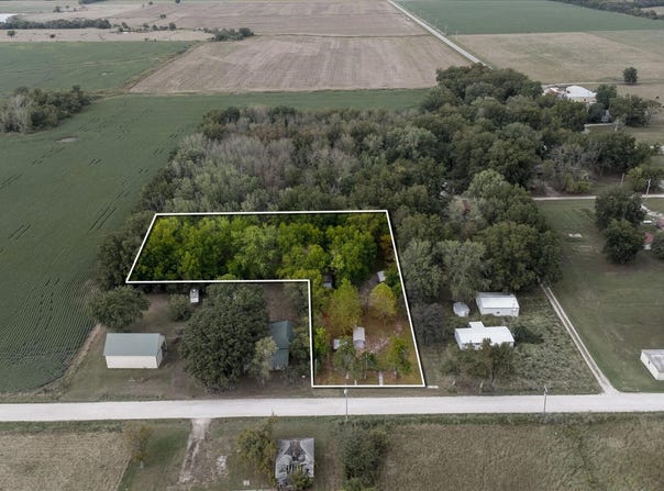 11 W Dade 22, Arcola, MO 65603