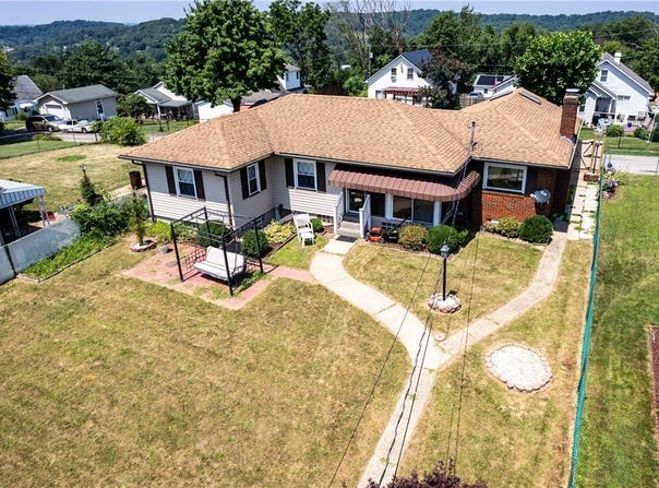 1213 Frank Ave, Jeannette, PA 15644