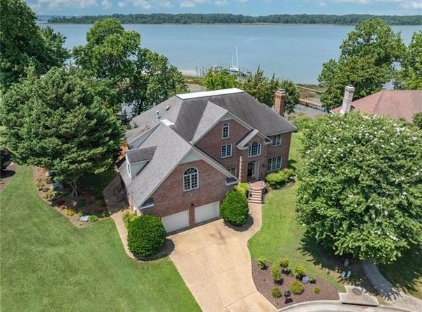 1 Island View Drive, Newport News, VA 23602