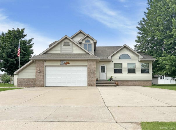 3215 S 6Th, Escanaba, MI 49829