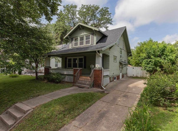 711 3RD Street A, Moline, IL 61265