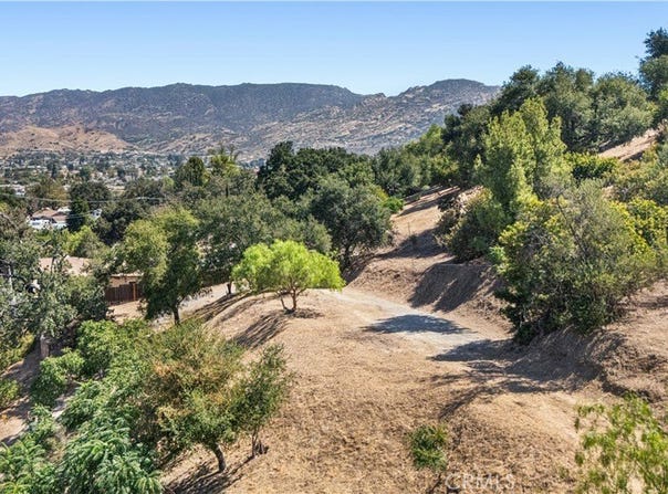 1194 Black Canyon, Simi Valley, CA 93063