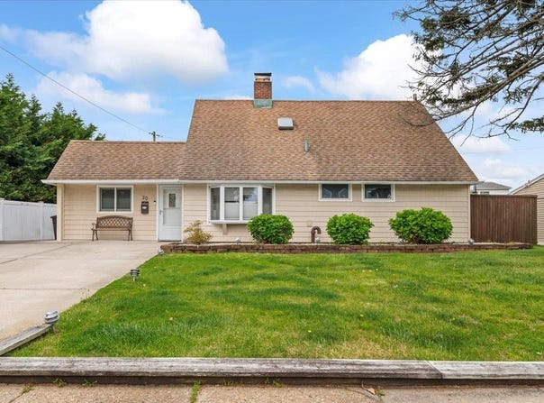 20 Forester Lane, Levittown, NY 11756