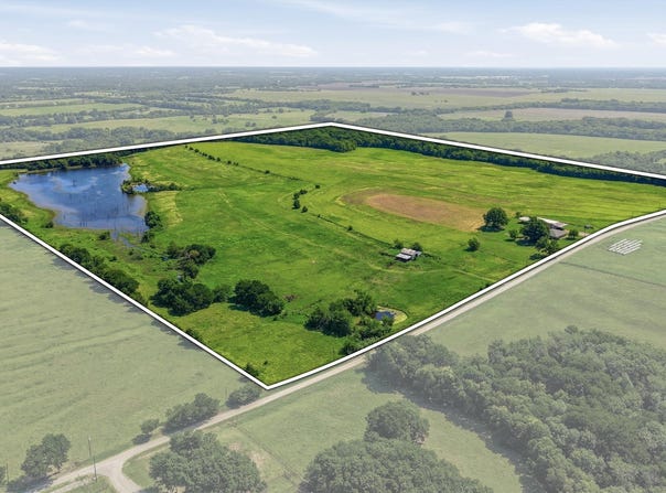 976 County Road 4070, Ector, TX 75439