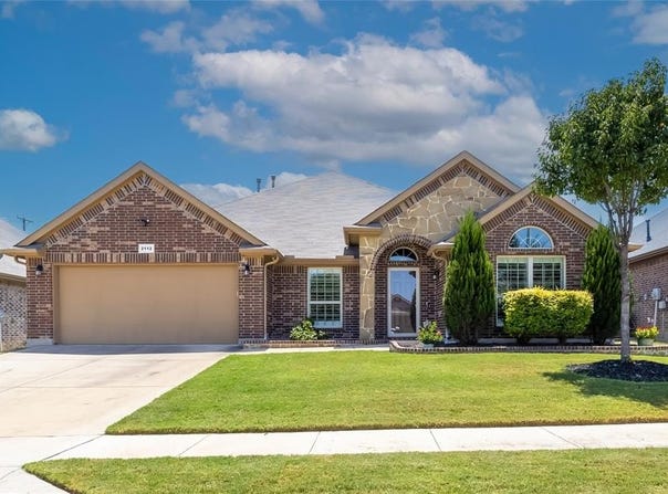 2112 Rosalinda Pass, Fort Worth, TX 76131