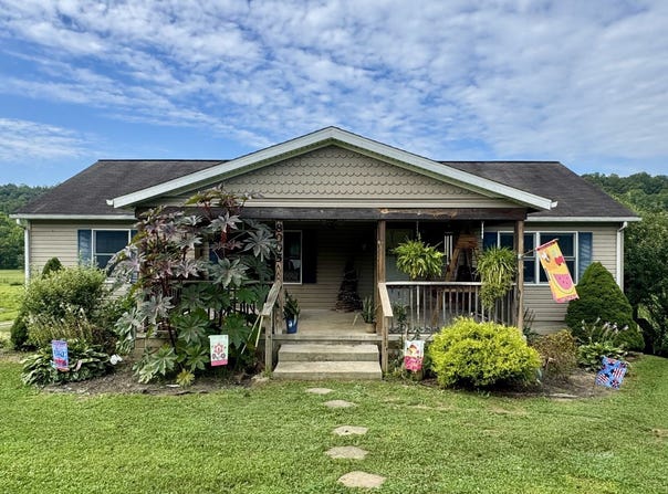 8005 Stonecastle, Athens, OH 45701