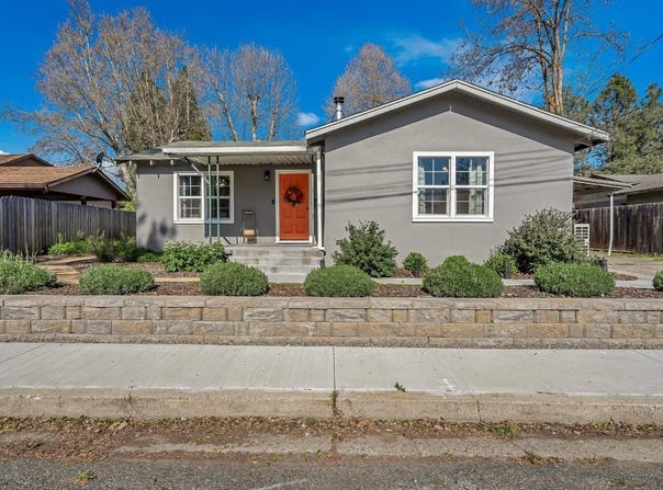 527 Third St, Yreka, CA 96097