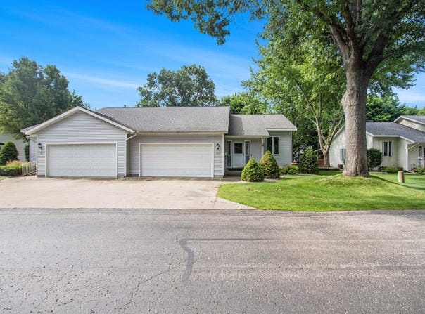 1067 Aspen Drive, Norton Shores, MI 49441