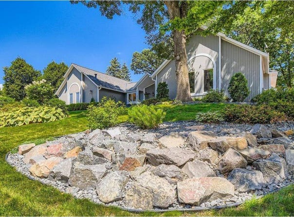 4536 Foothill Trail, Vadnais Heights, MN 55127