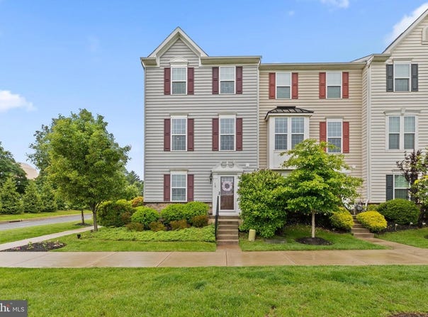 10 WASHINGTON SQ, SPRING CITY, PA 19475