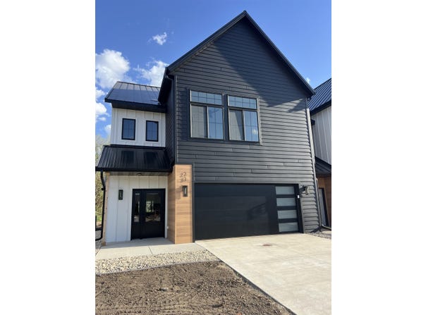 23 E Duke St., Vermillion, SD 57069