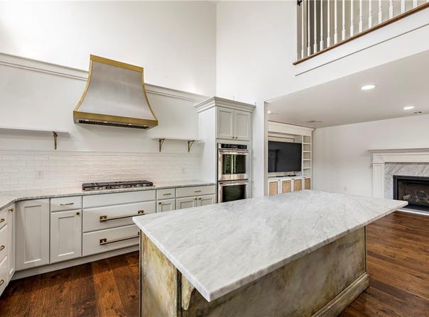 201  NW 7th  ST, Bentonville, AR 72712