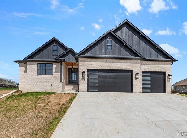 1614 Warren Lake Drive, Jackson, MO 63755