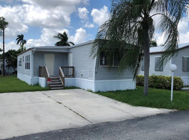 89 Bridgette Blvd, Lake Worth, FL 33463