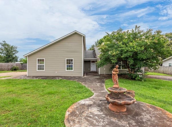106 E Pondella Dr, Enterprise, AL 36330