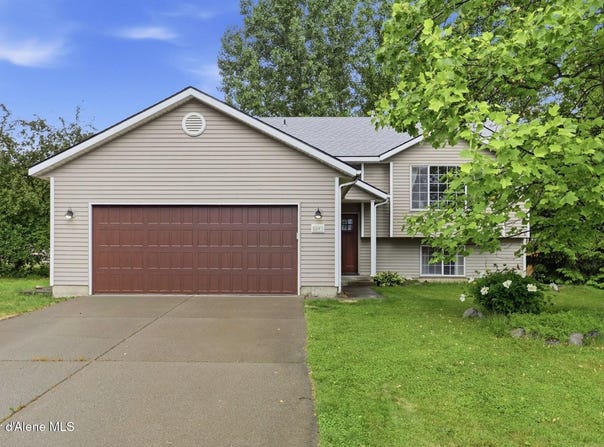 8845 N Davis Cir, Hayden, ID 83835
