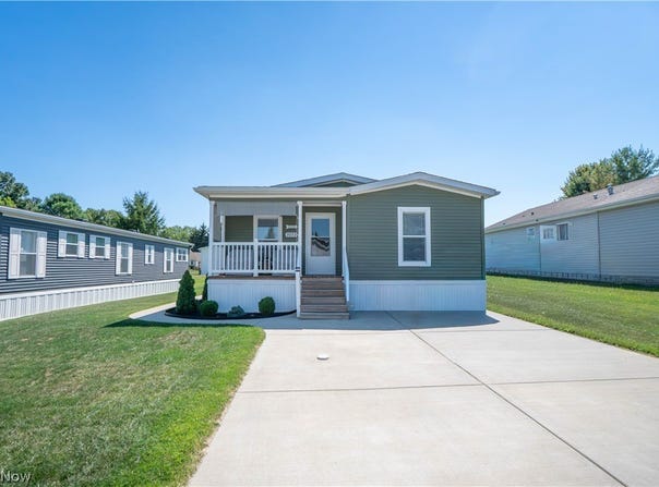 3052 Cross Creek Circle SW, Massillon, OH 44647