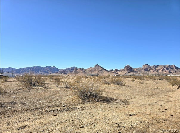 2449 S Canelo Road, Golden Valley, AZ 86413