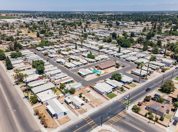560 W Pleasant Ave, Tulare, CA 93274