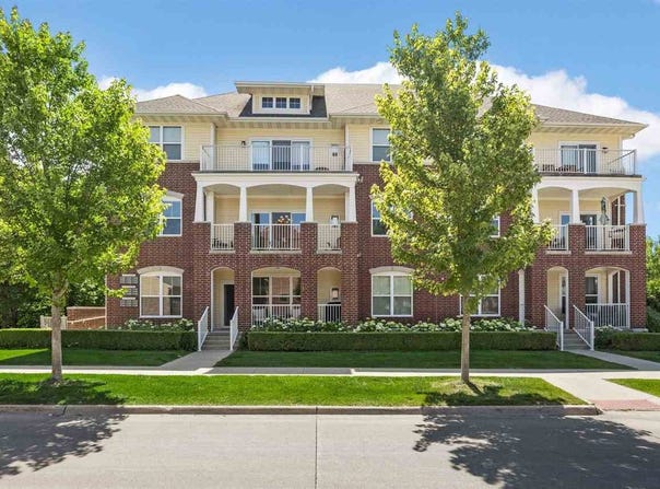 1138 Swisher St, IowaCity, IA 52245